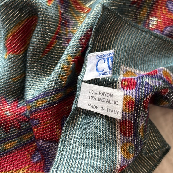 CWT Shimmering Scarf - Picture 5 of 9